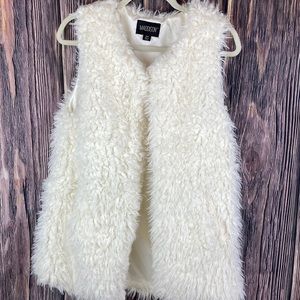 Maddison White/ Cream Faux Fur/Shearling Vest - Size Small (Fits more like Med)
